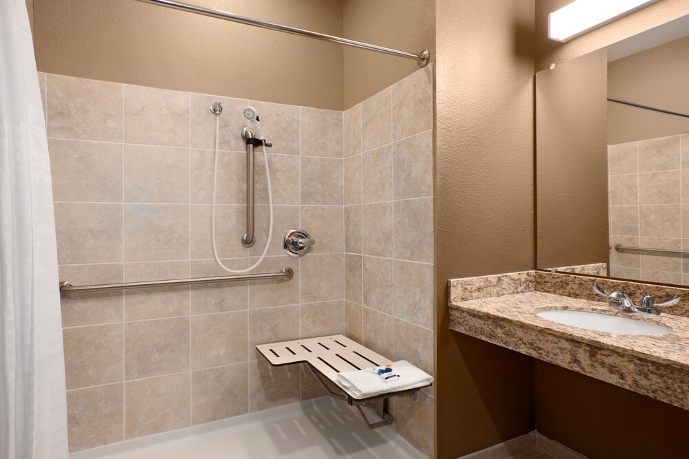 Microtel Inn & Suites by Wyndham Kenedy Karnes City - photo 8