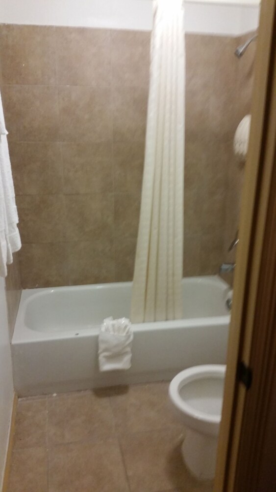 Lakeview Inn & Suites - photo 22