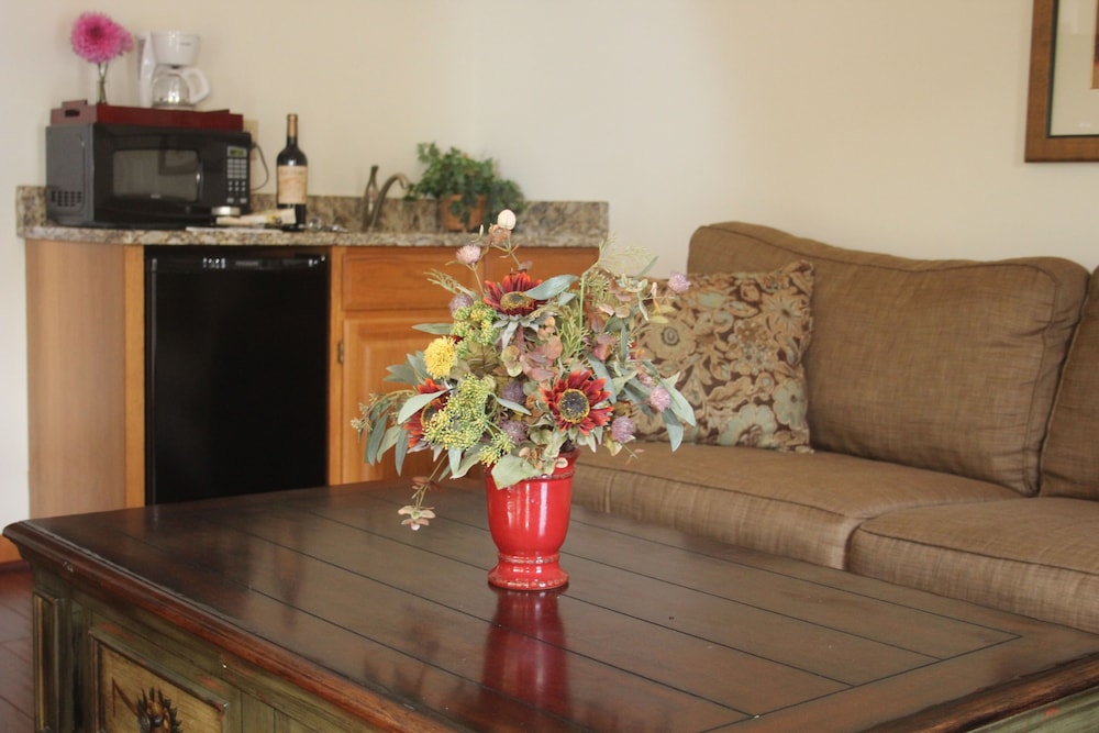 Hillwinds Inn - photo 6