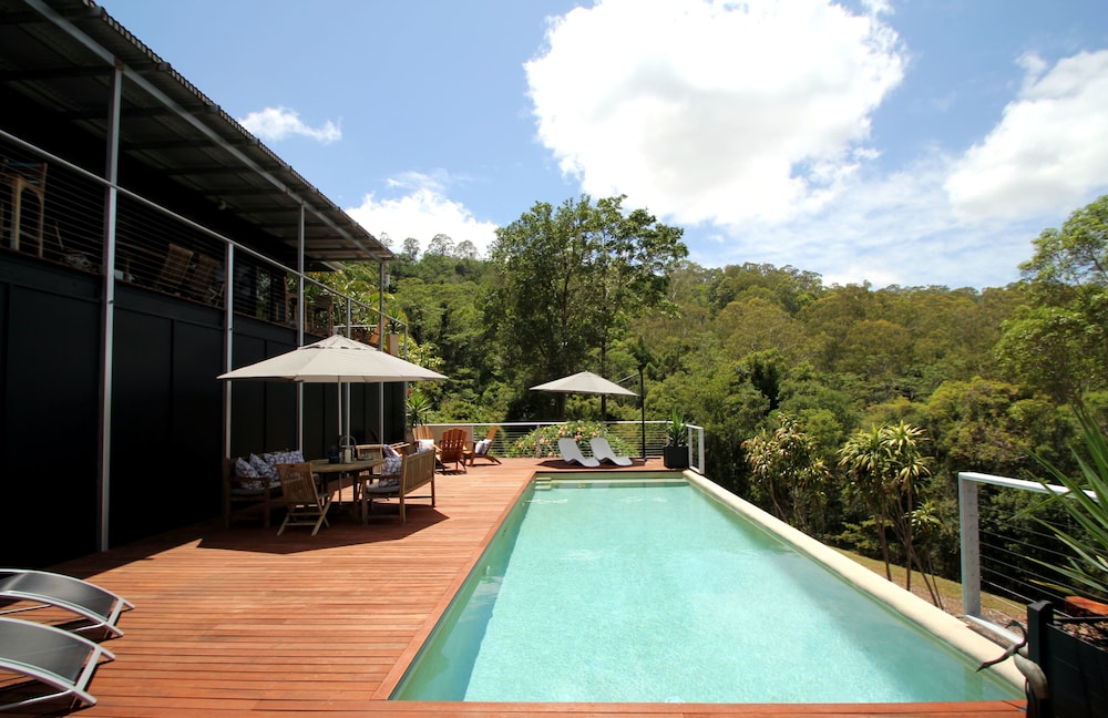Phoenix Eumundi Bed & Breakfast — 4-Star Luxury Hotel in Eumundi, Australia