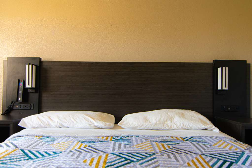 Motel 6 Lantana - photo 15
