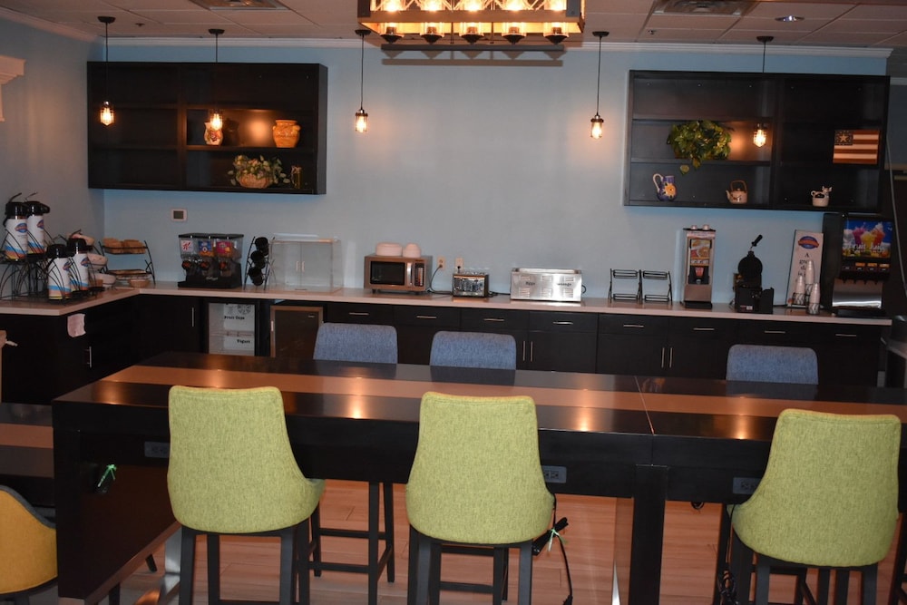 Baymont by Wyndham East Windsor Bradley Airport - photo 25
