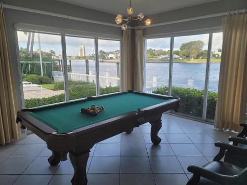 Waterfront Studio Pool Beach Intercostal 5 — 4-Star Luxury Hotel in Fort Lauderdale, United States
