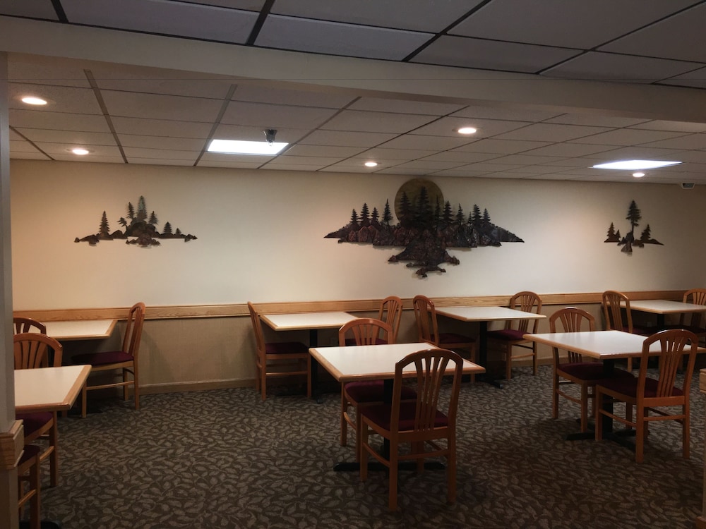 Grand Northern Inn - photo 4