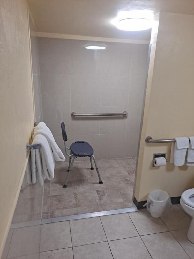 University Inn - photo 11