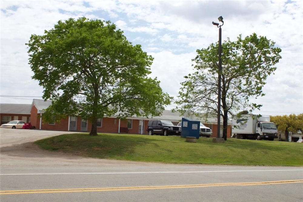 Sheldon's Motel and Restaurant - photo 29