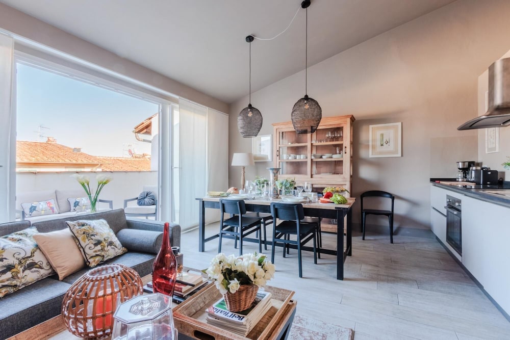 Casa Marta apartment with Terrace — 4-Star Luxury Hotel in Lucca, Italy