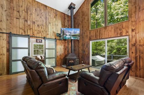 Twisted Oak - carbon neutral hotel in Unknown City