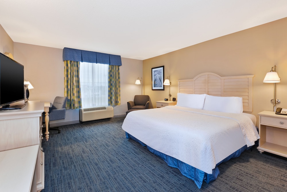 Hampton Inn & Suites Cape Cod West Yarmouth - photo 8