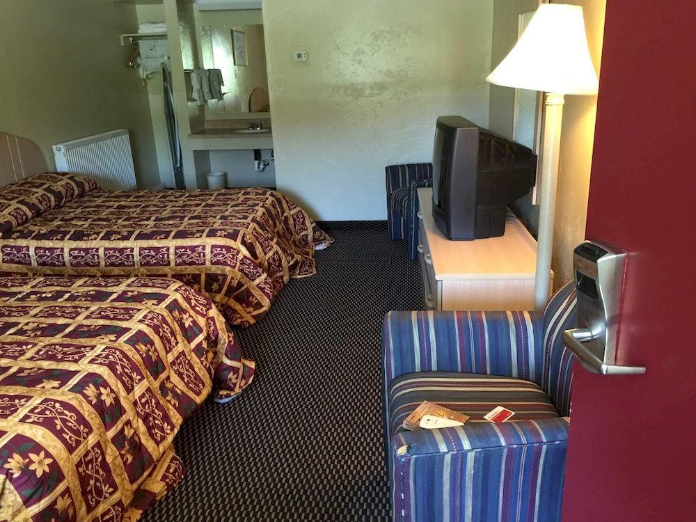 Knights Inn Johnstown - photo 10