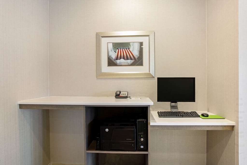 La Quinta Inn & Suites by Wyndham Williamsburg Historic Area - photo 43