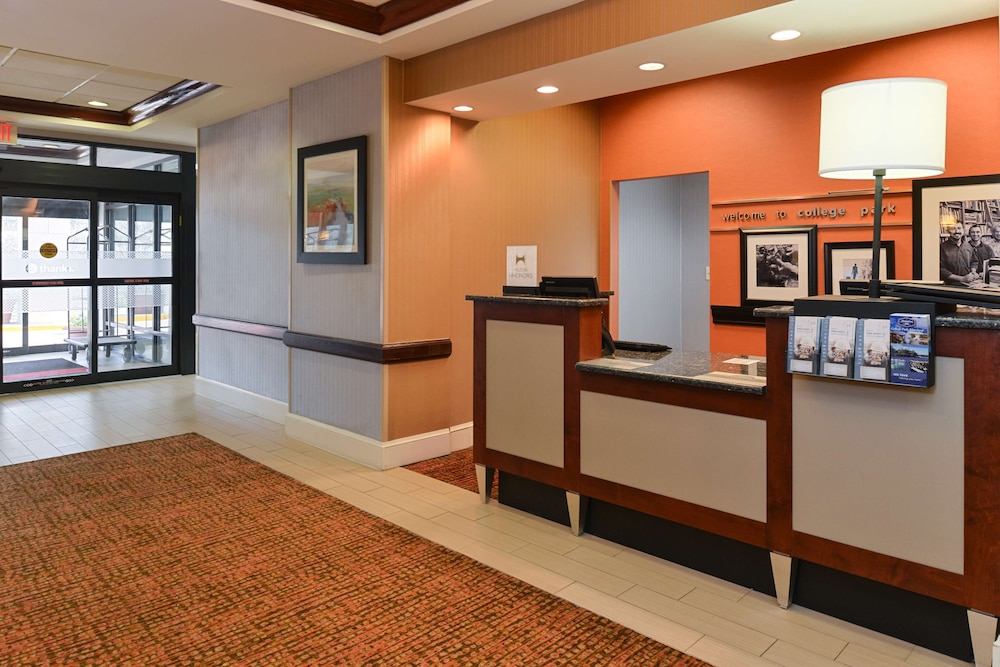 Hampton Inn College Park - photo 4