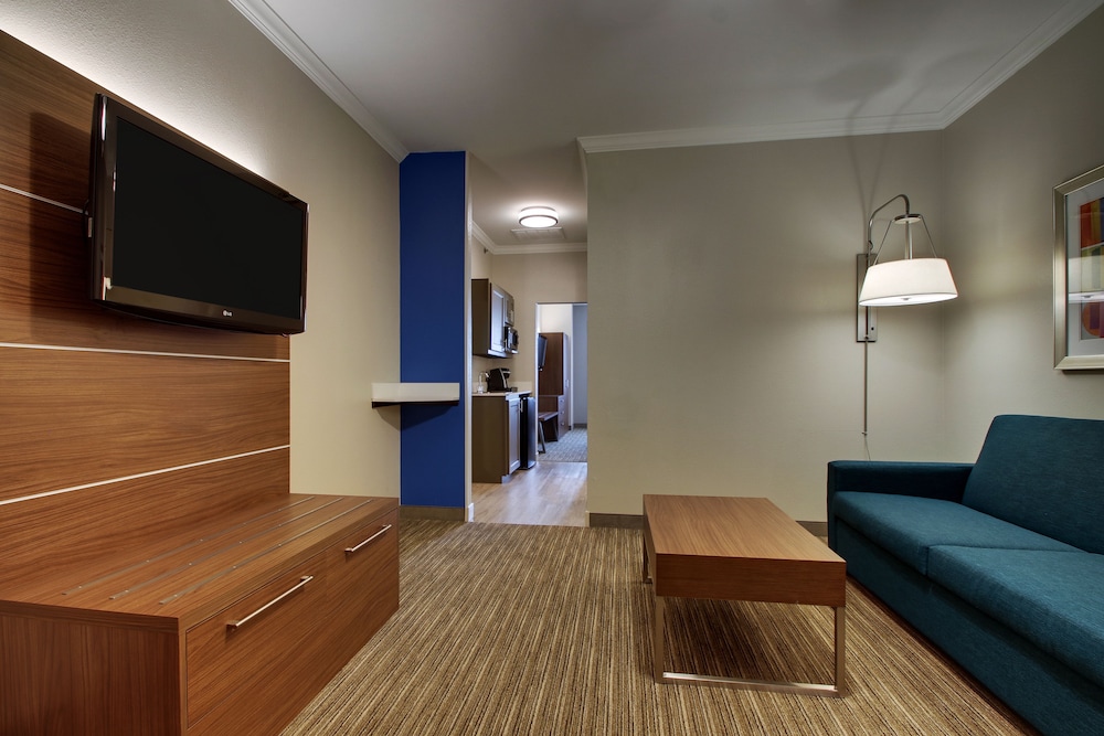 Holiday Inn Express Hotel & Suites Vernon College Area by IHG - photo 21