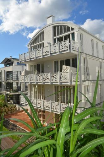 Villa Johanna Sellin WG13 mit Kamin und zwei Balkonen — 4-Star Luxury Hotel in Ostseebad Sellin, Germany