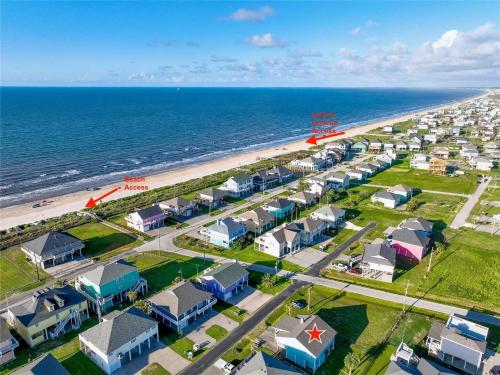 Steps to Beach King Beds Pet and Kid Friendly in Bolivar Peninsula, United States