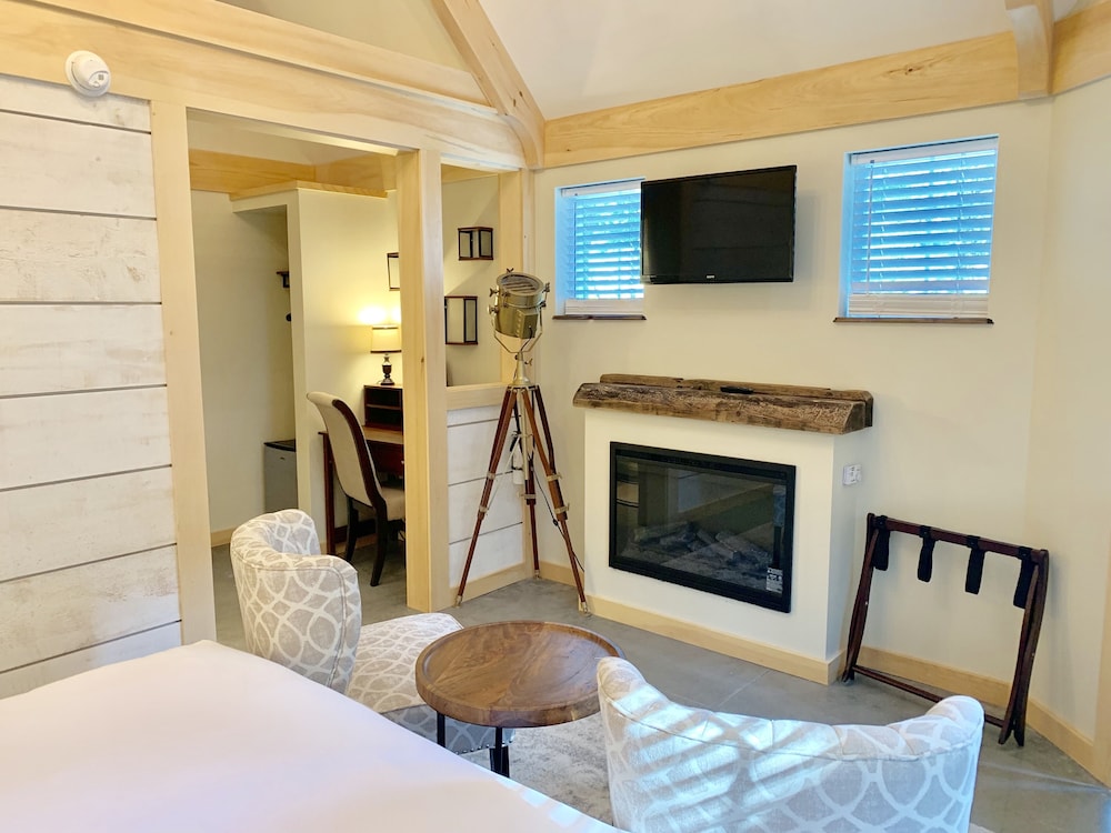 Ivy Manor Inn Village Center - photo 13