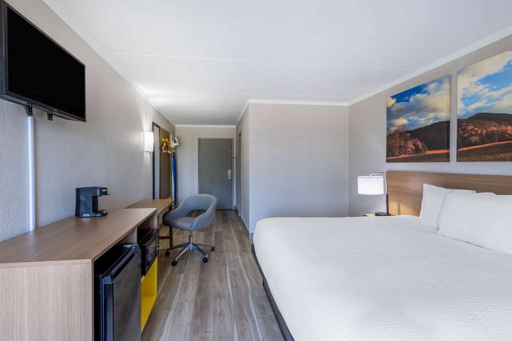 Days Inn & Suites by Wyndham Fort Bragg Cross Creek Mall - photo 16