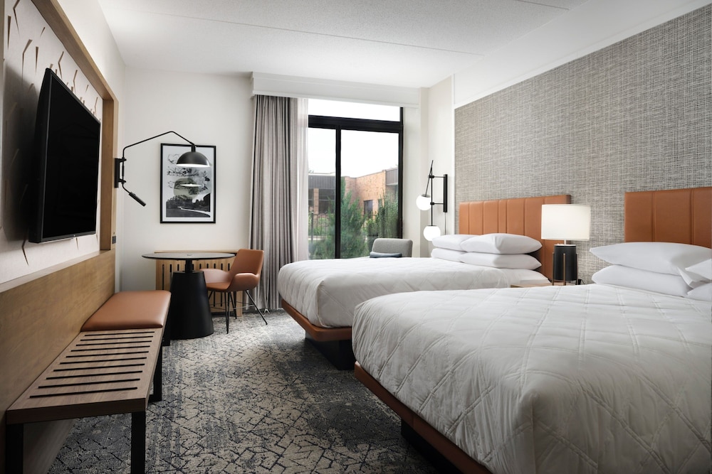 Sheraton Grand Rapids Airport Hotel - photo 8