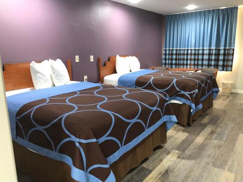 Diboll Inn & Suites - photo 12