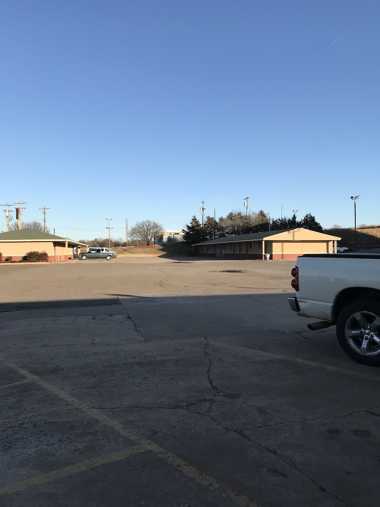 Interstate Motel Guthrie - photo 16