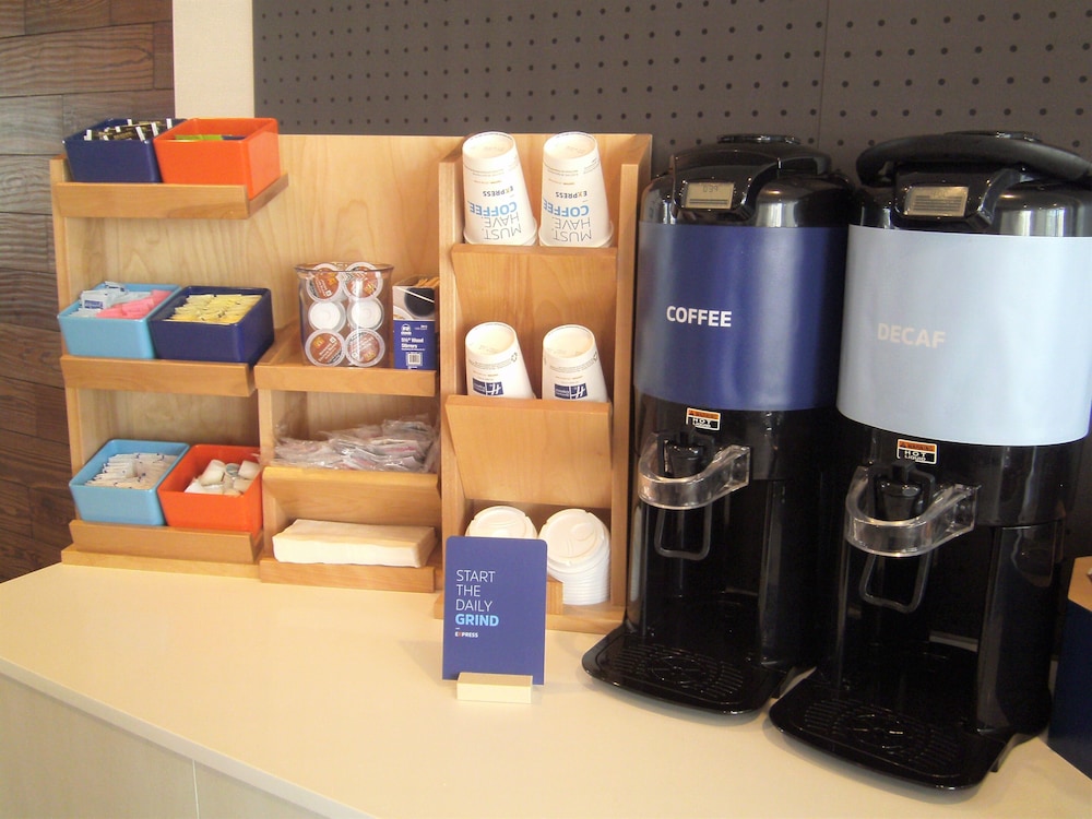 Holiday Inn Express & Suites Chicago O'Hare Airport by IHG - photo 30