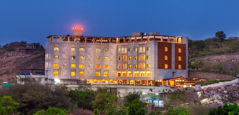 juSTa Sajjangarh Resort & Spa Udaipur — 5-Star Luxury Hotel in Udaipur, India