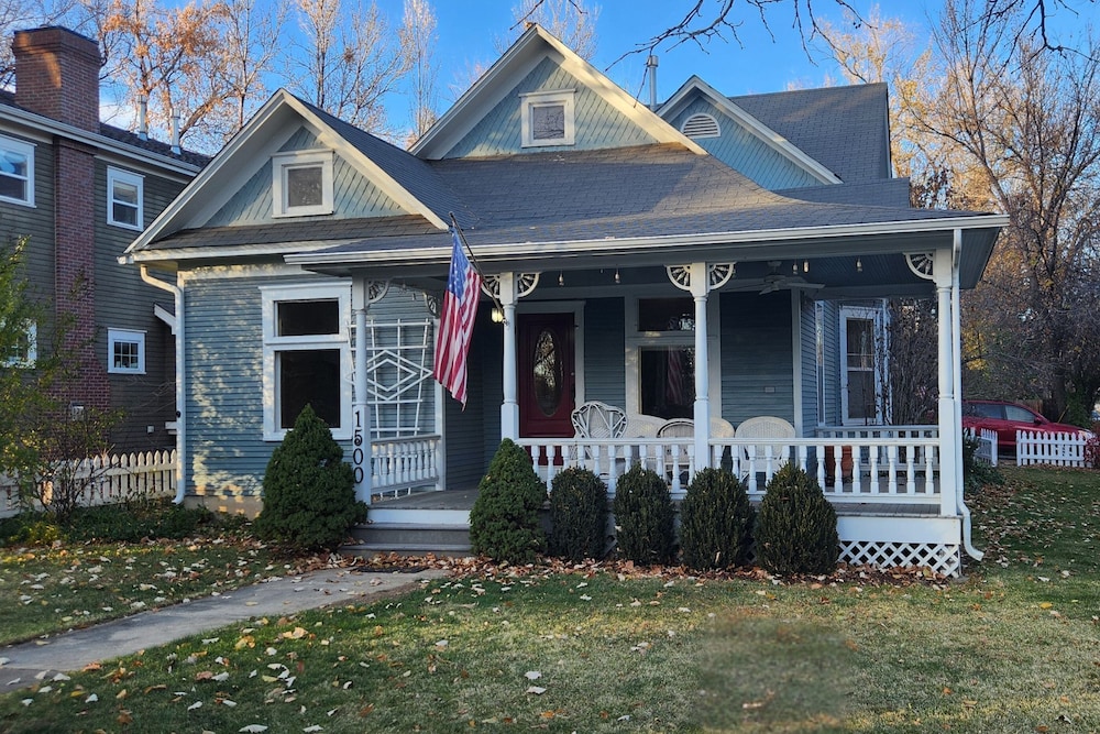 City Park Charm Vintage Home w Modern Comforts — 4-Star Luxury Hotel in Fort Collins, United States
