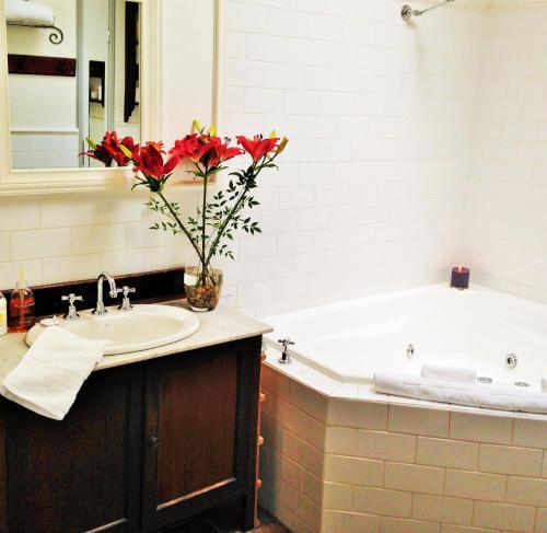 Bindley House B&B Cottage — 4-Star Luxury Hotel in Kilmore, Australia