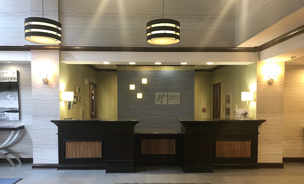 Holiday Inn Express & Suites Morton Peoria Area an IHG Hotel - photo 3