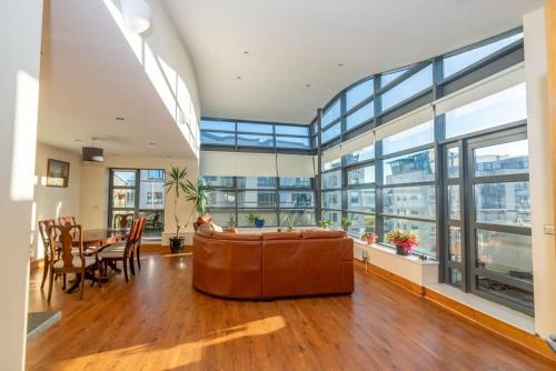 Panoramic Two bedroom Penthouse — 4-Star Luxury Hotel in Cork, Republic of Ireland