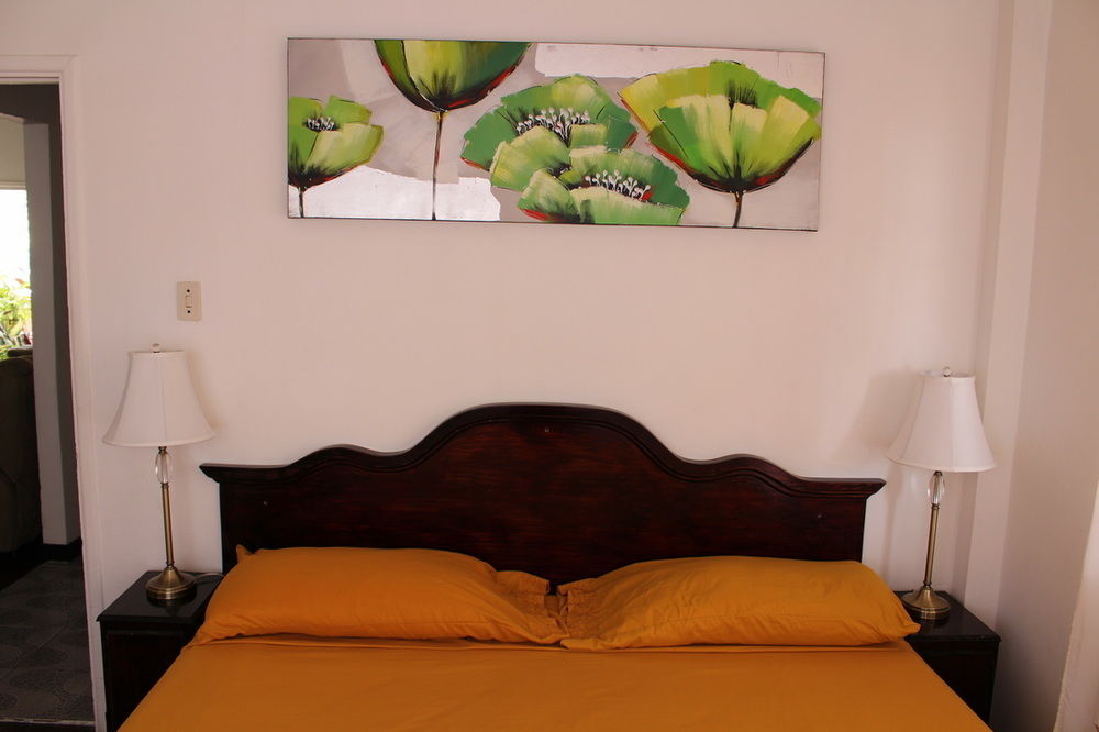 The Cannons of Trinidad and Tobago W.I. St. Jame — hotel in Port Of Spain