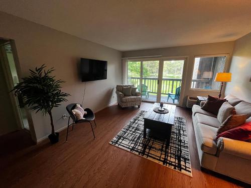 Golf View - carbon neutral hotel in Traverse City