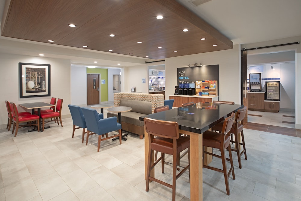 Holiday Inn Express Hotel & Suites Longmont by IHG - photo 35