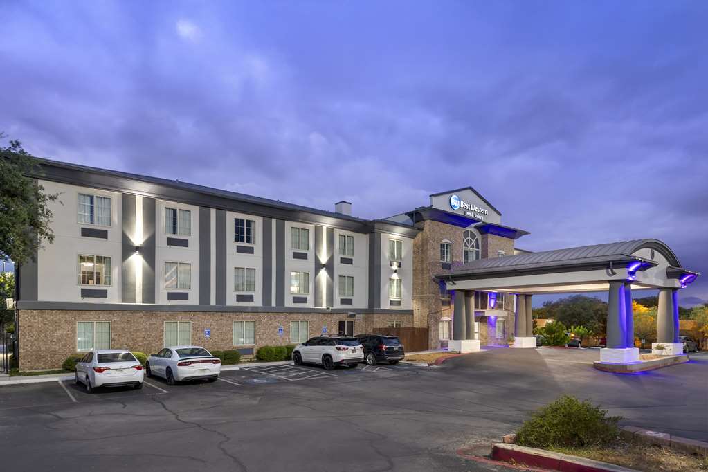 Best Western Medical Center North Inn & Suites Near Six Flags - photo 2