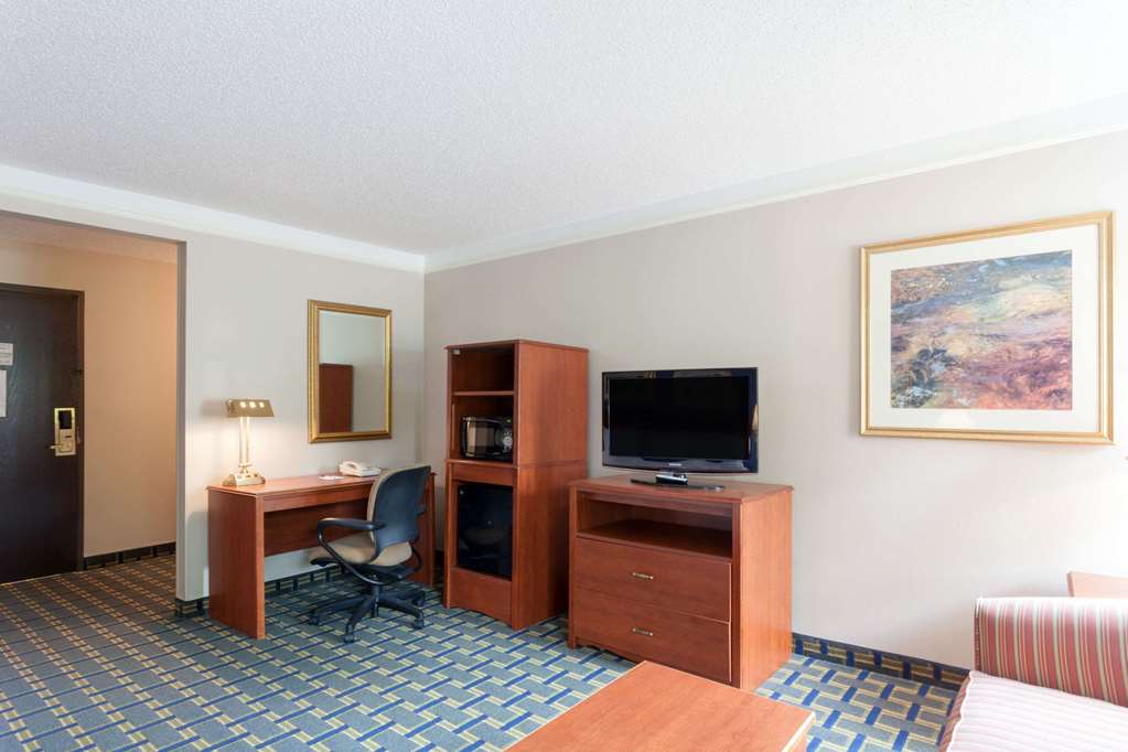 Baymont by Wyndham Memphis East - photo 12