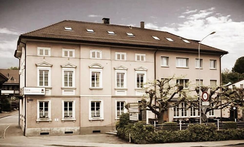 Hotel Restaurant Jura — hotel in Brugg