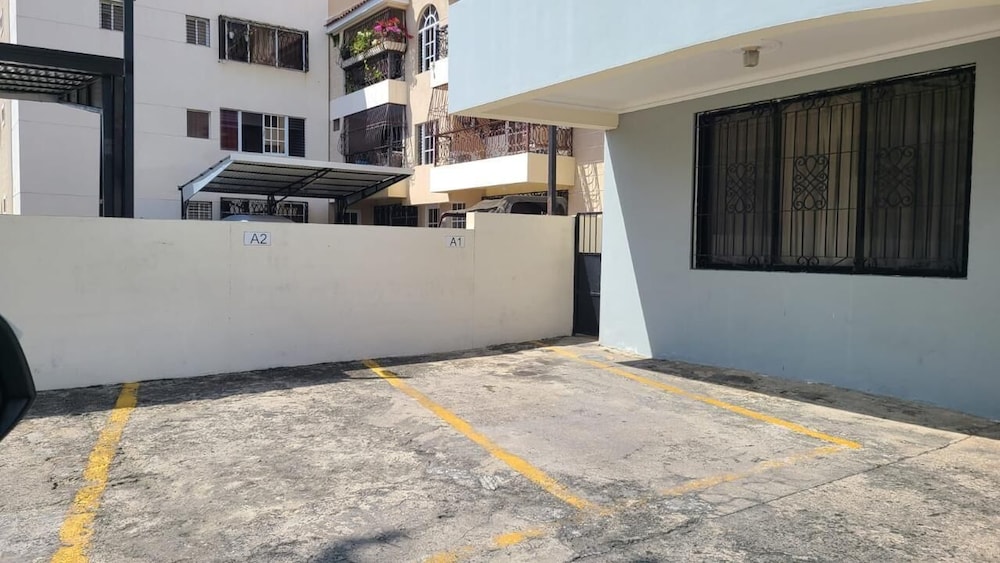 Seguridad a 2 minutos del monumento — 4-Star Luxury Hotel in Santiago De Los Caballeros, Dominican Republic