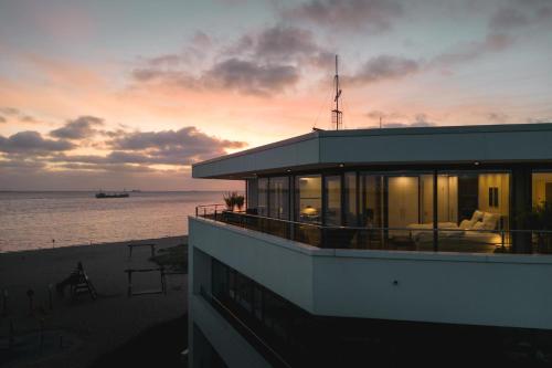 Bheaven I Penthouse Premium Apartment — 4-Star Luxury Hotel in Bremerhaven, Germany