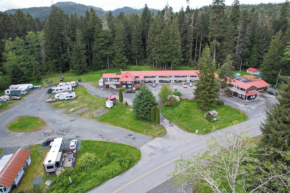 Pioneer Inn by the River — hotel near Port Hardy Airport