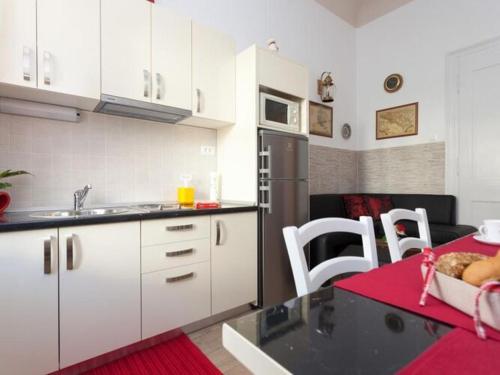 Villa Iveta Two Bedroom Apartment with Terrace and Sea View Nik a
