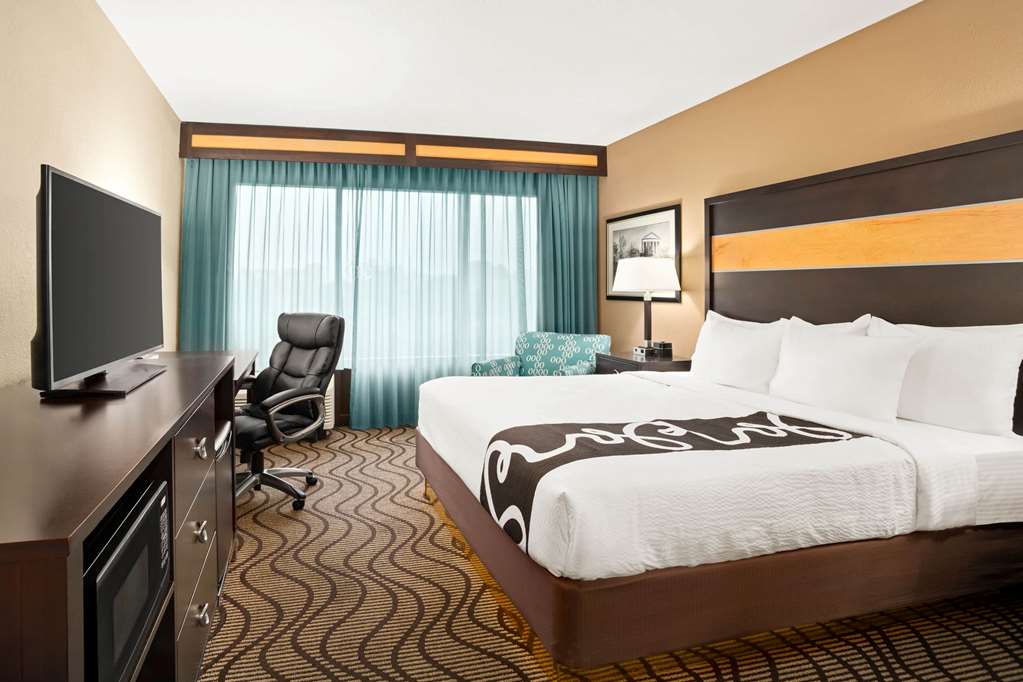 La Quinta Inn & Suites by Wyndham Richmond Midlothian - photo 13