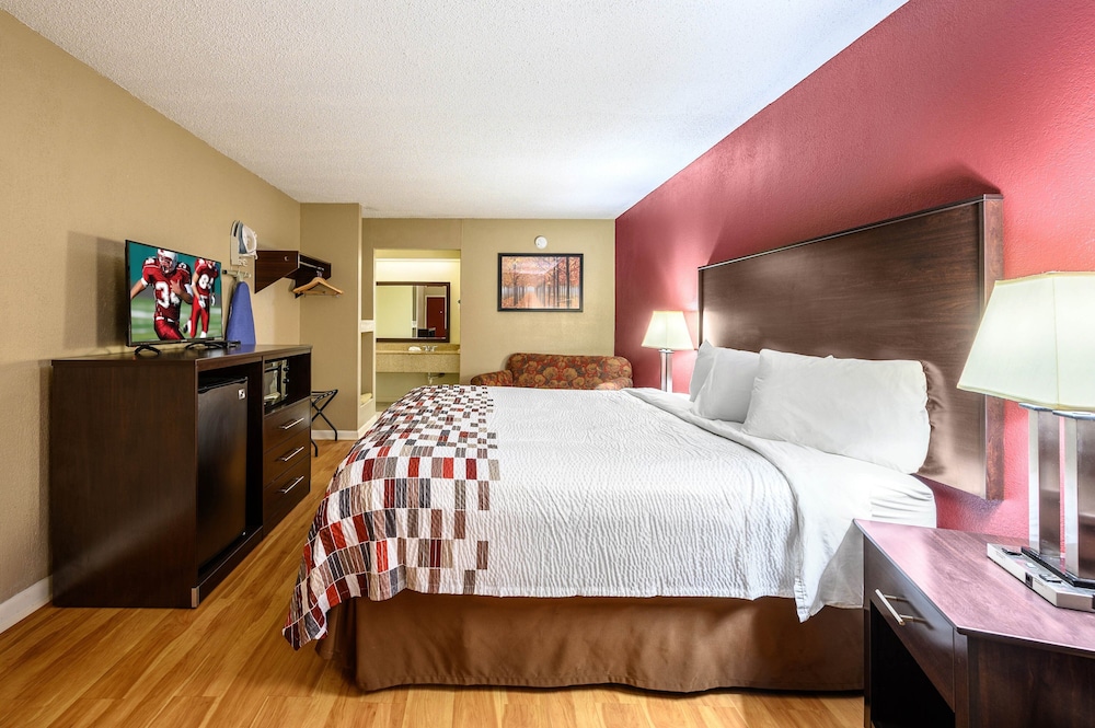 Red Roof Inn Sylacauga - photo 17