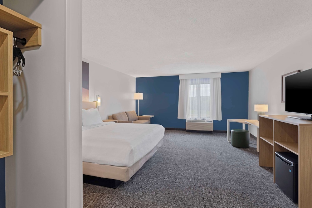 Spark by Hilton Newcomerstown - photo 12
