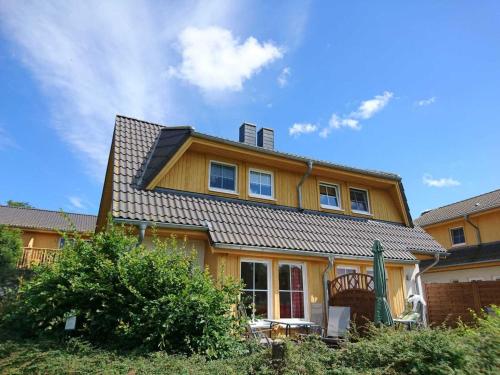 Hauptstrasse 14 DHH — 4-Star Luxury Hotel in Seebad Bansin, Germany