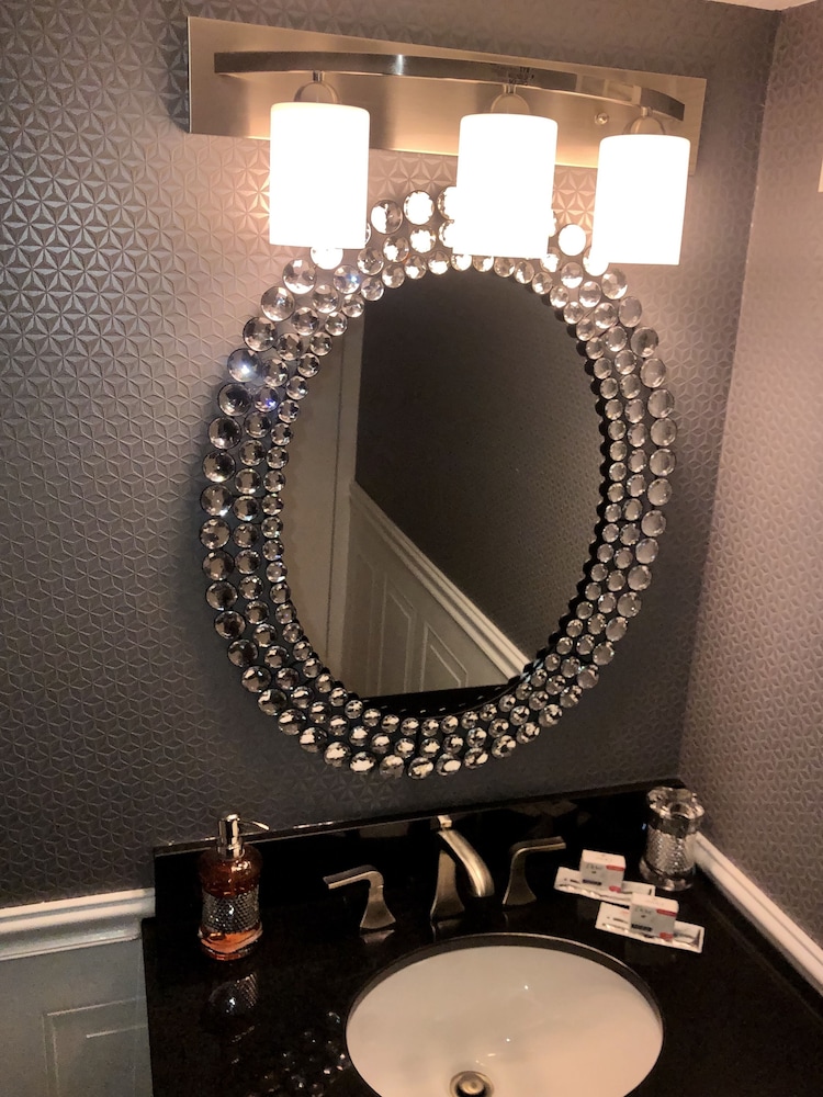 The Village Inn Hotel - photo 7