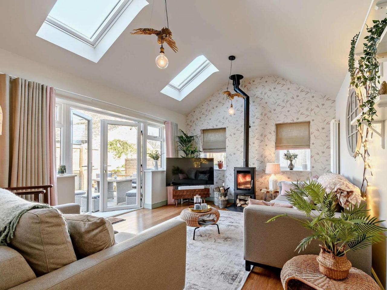 3 Bed In Amberley 89898 — Stroud