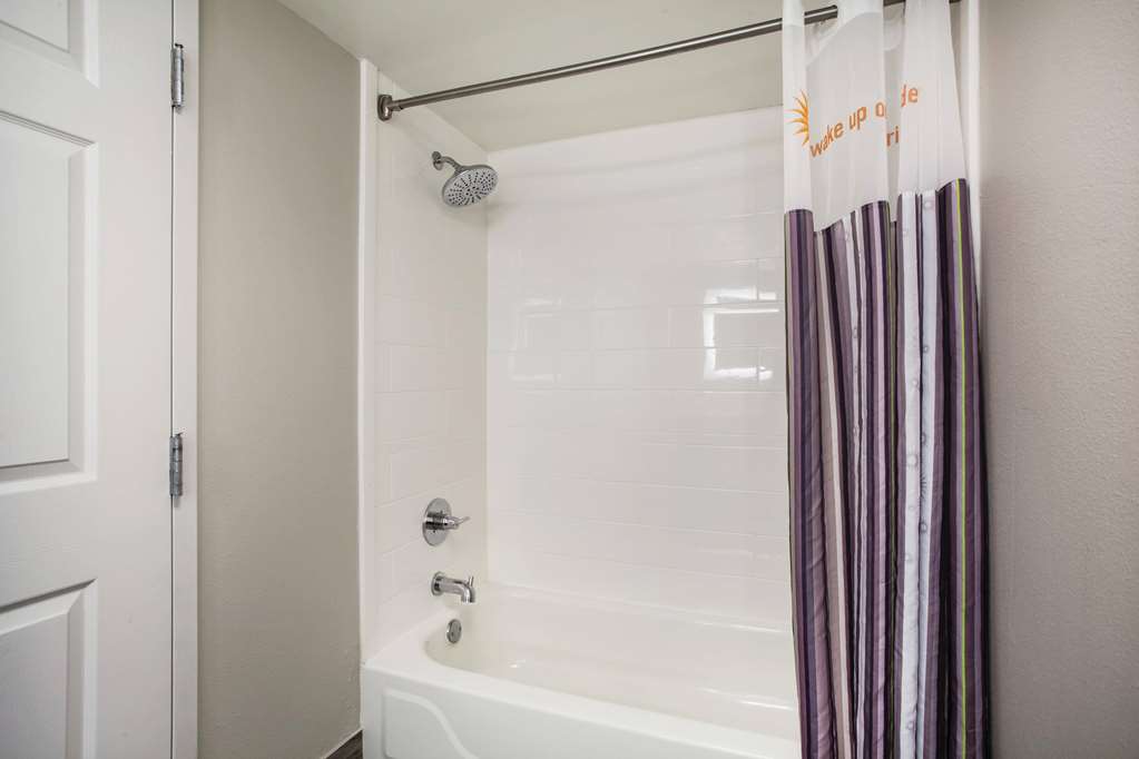 La Quinta Inn & Suites by Wyndham Clearwater South - photo 20