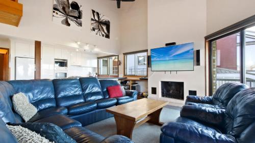 Lawlers 4 — 4-Star Luxury Hotel in Hotham Heights, Australia