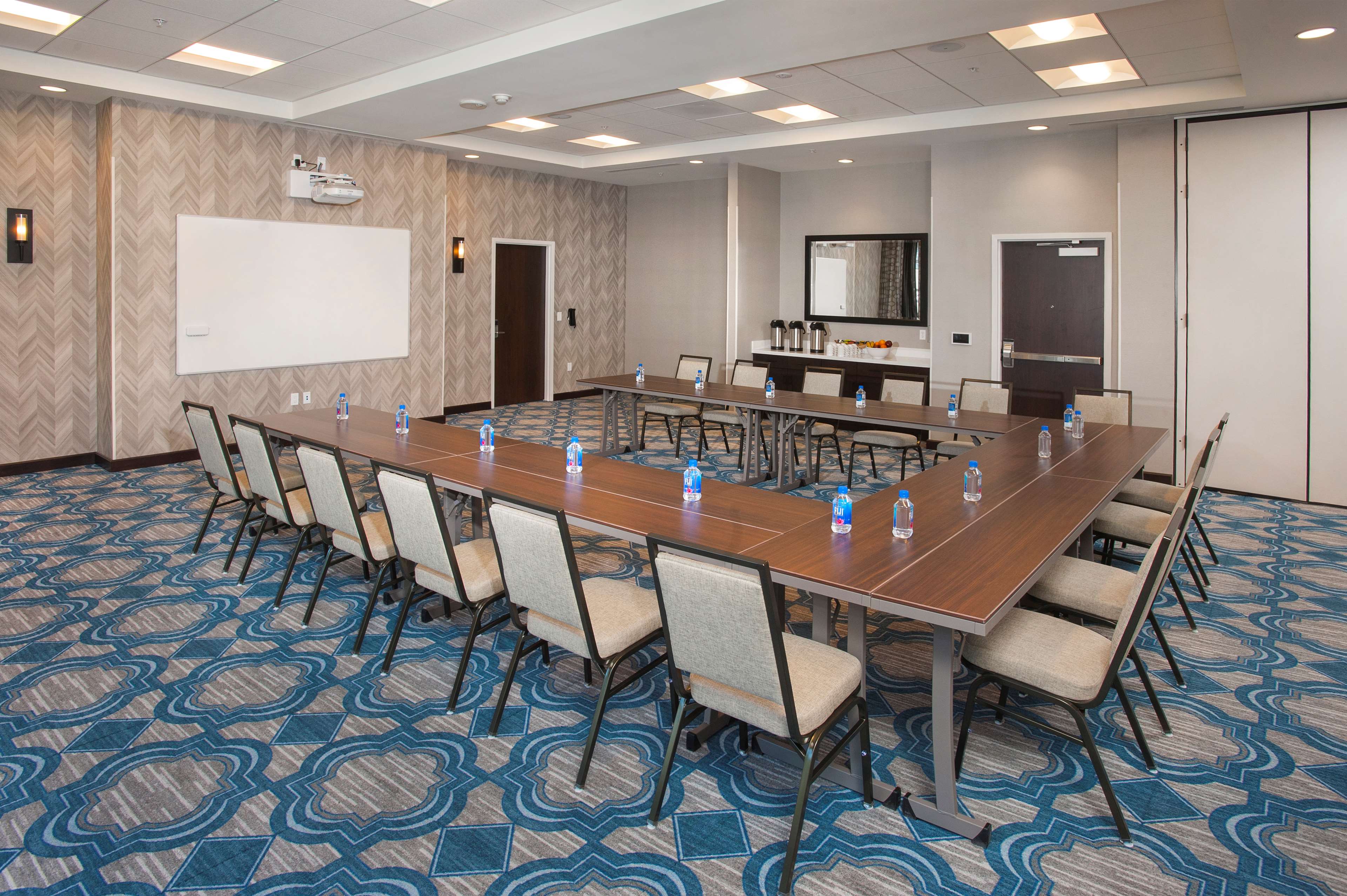 Hilton Garden Inn Burbank Los Angeles - photo 13