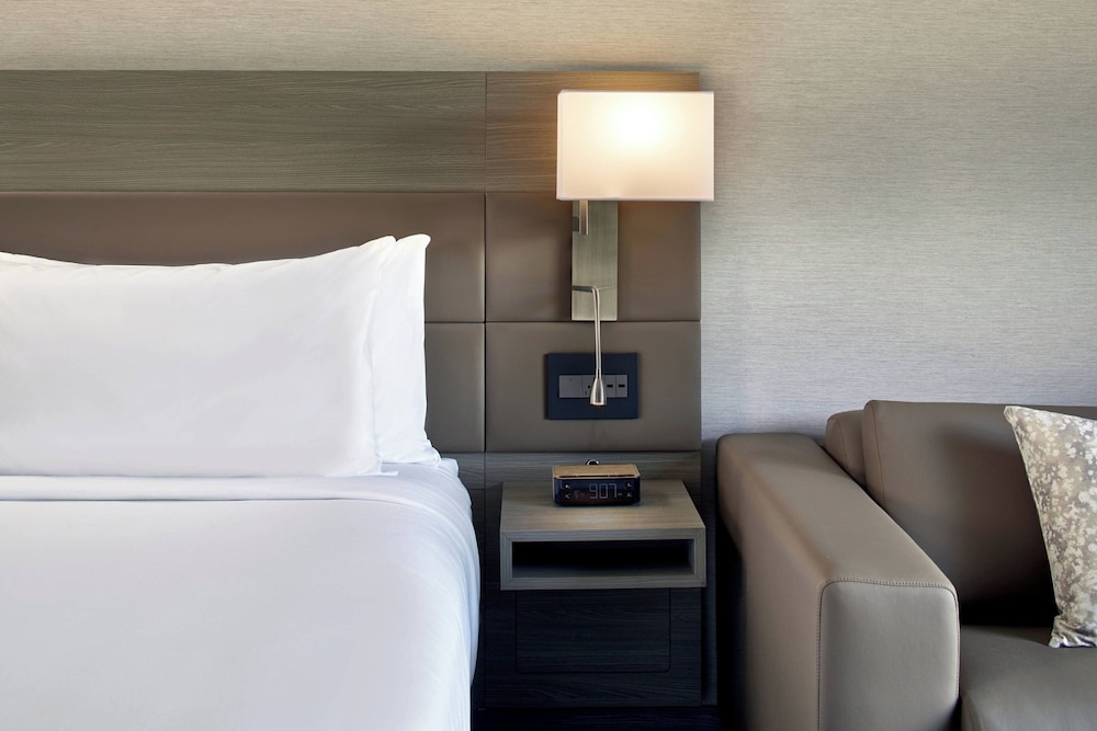 AC Hotel Durham - photo 12